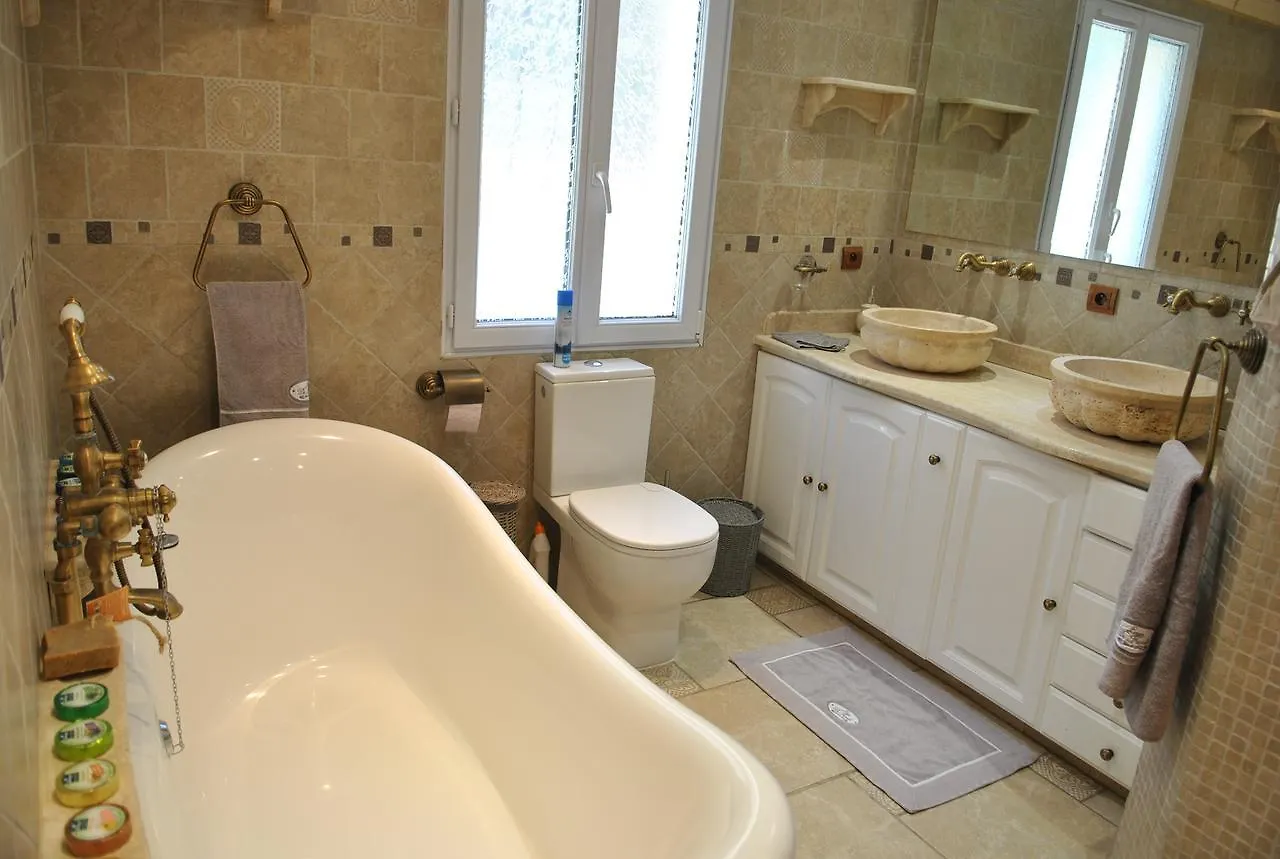 Villa Quinissole Sainte-Anastasie-sur-Issole 0*,  France